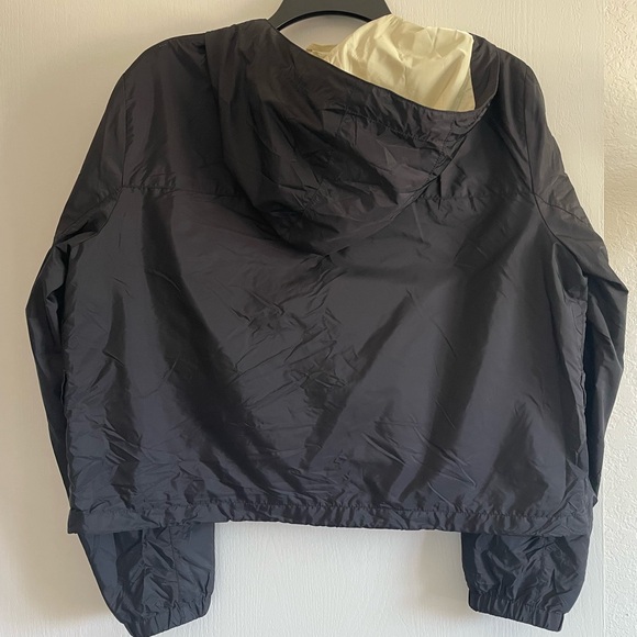 Prada black and green raincoat with waist strap. - Picture 4 of 6